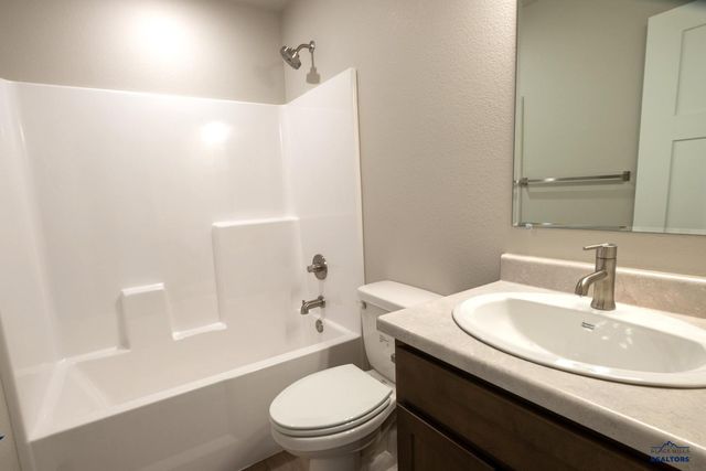 453 HENRY POTTER RD, Box Elder, SD 57719
