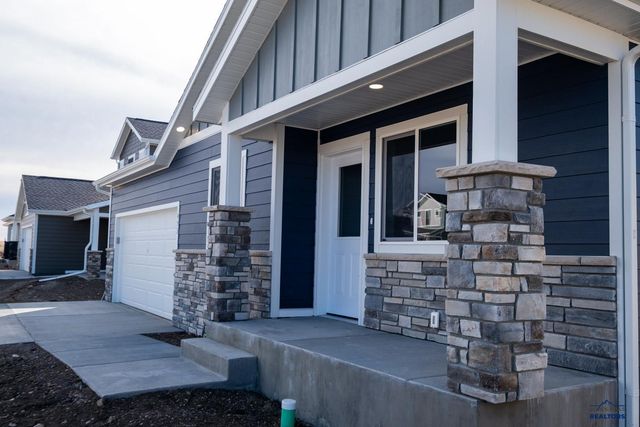 453 HENRY POTTER RD, Box Elder, SD 57719