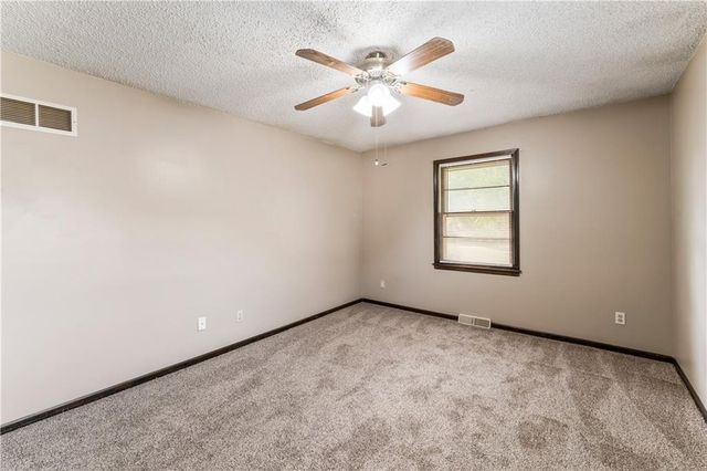 1012 E Piatt Lane, Olathe, KS 66061