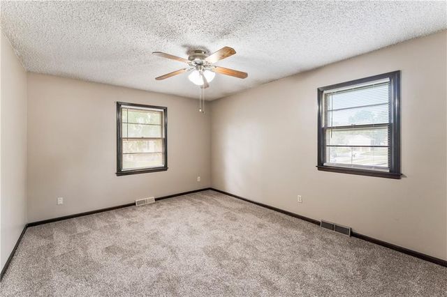 1012 E Piatt Lane, Olathe, KS 66061