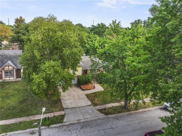 1012 E Piatt Lane, Olathe, KS 66061