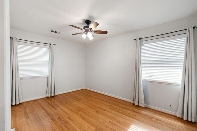5110 Hialeah Drive, Houston, TX 77092