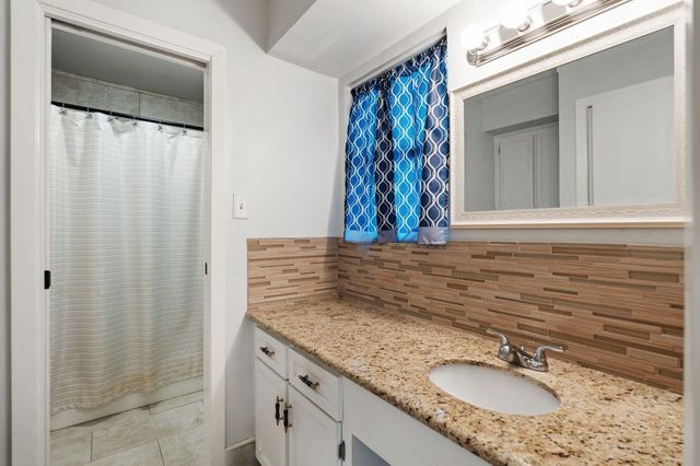 5110 Hialeah Drive, Houston, TX 77092