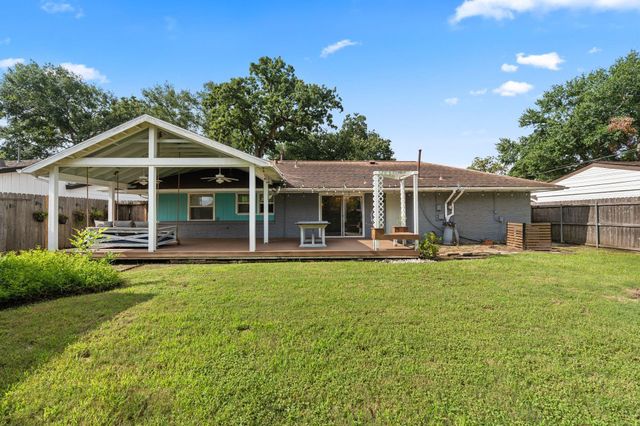 5110 Hialeah Drive, Houston, TX 77092