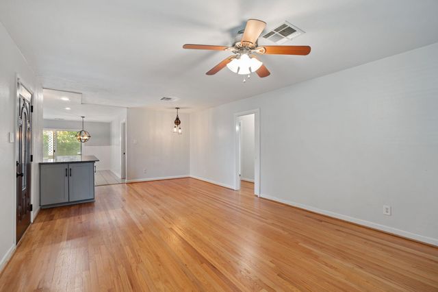 5110 Hialeah Drive, Houston, TX 77092