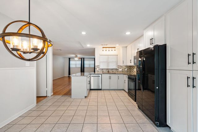 5110 Hialeah Drive, Houston, TX 77092