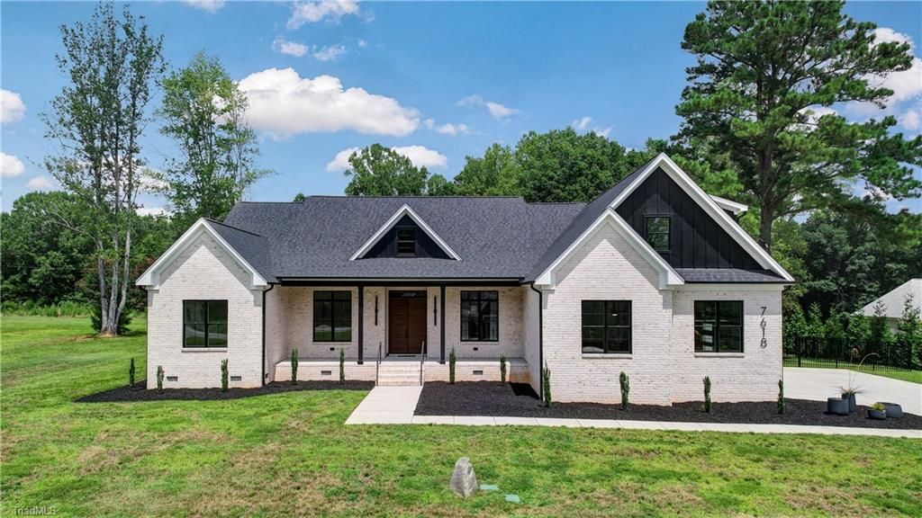 7618 Pemberley Drive, Oak Ridge, NC 27310