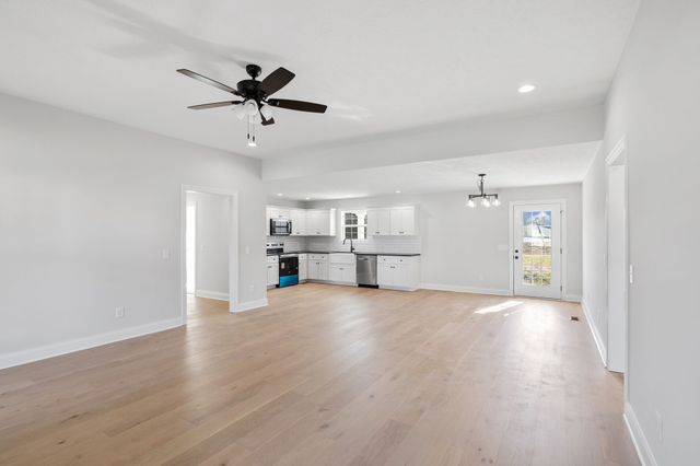 605 Shadow Dr, Shelbyville, TN 37160