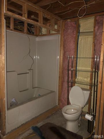 5562 W 100 N, Huntington, IN 46750