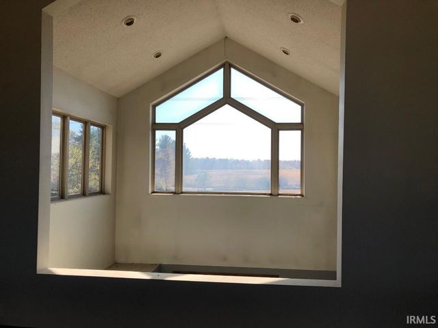 5562 W 100 N, Huntington, IN 46750