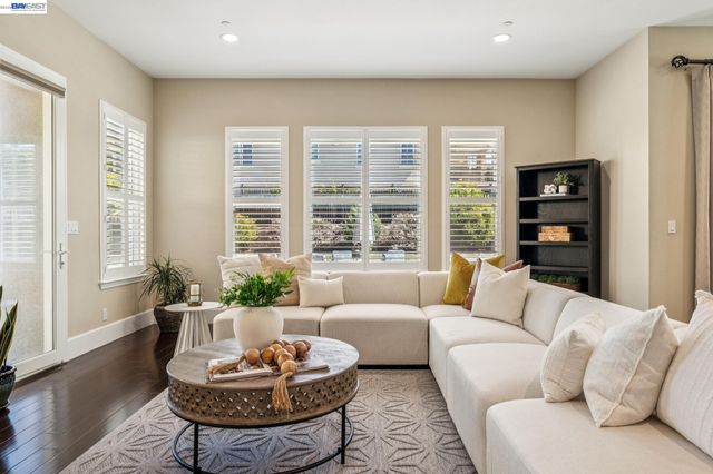 66 Adair Way, Hayward, CA 94542