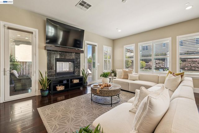 66 Adair Way, Hayward, CA 94542