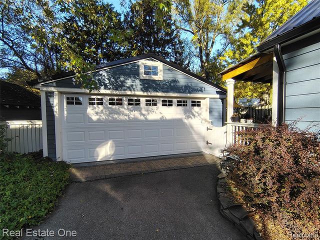 241 N Helen Avenue, Rochester, MI 48307