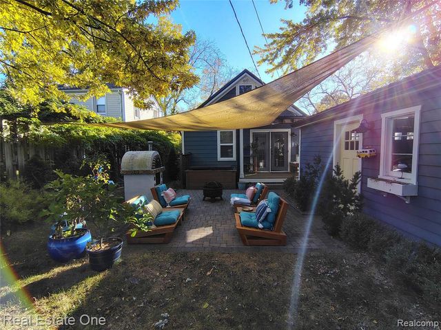 241 N Helen Avenue, Rochester, MI 48307