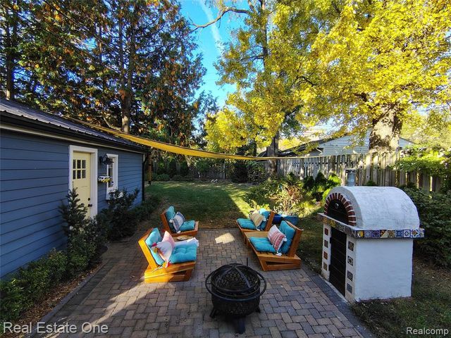 241 N Helen Avenue, Rochester, MI 48307