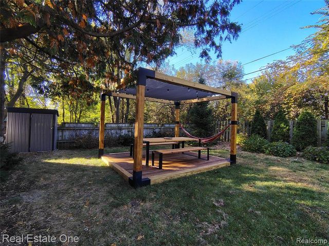 241 N Helen Avenue, Rochester, MI 48307