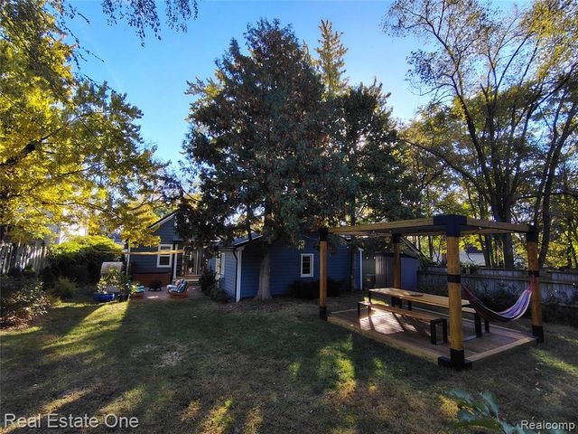 241 N Helen Avenue, Rochester, MI 48307