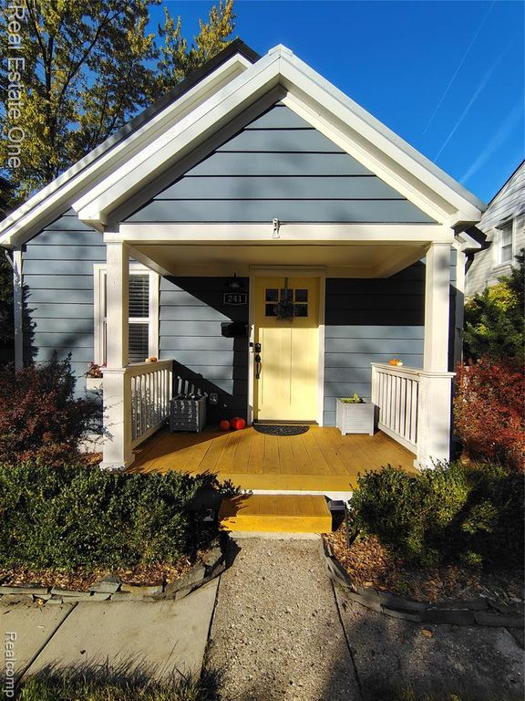 241 N Helen Avenue, Rochester, MI 48307