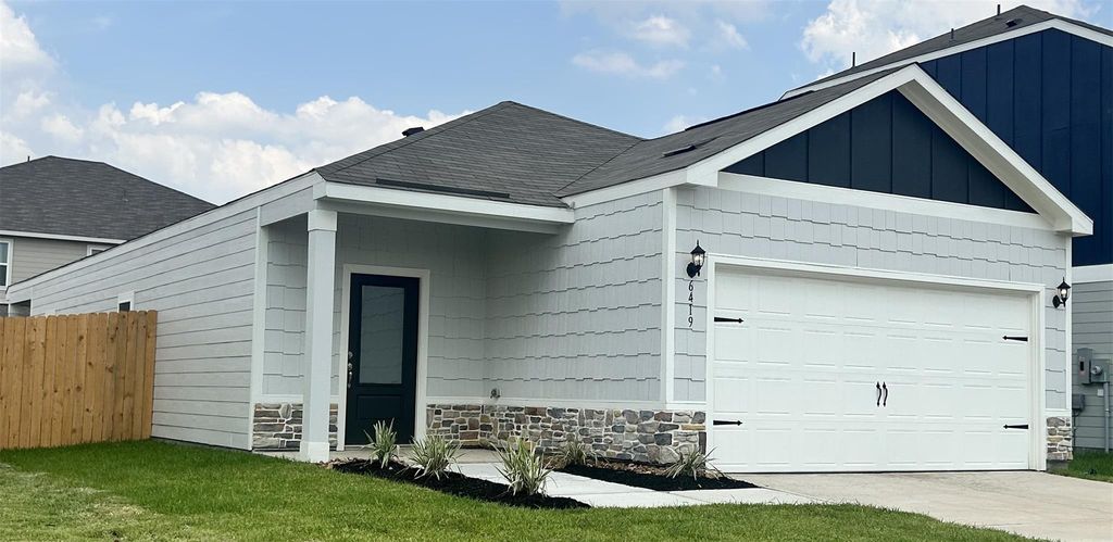 6419 Winter Elm Street, Houston, TX 77048