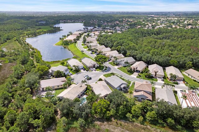 2887 N Bight, West Palm Beach, FL 33411