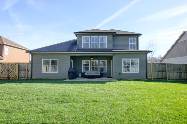 1004 Michaela Cir, Clarksville, TN 37043