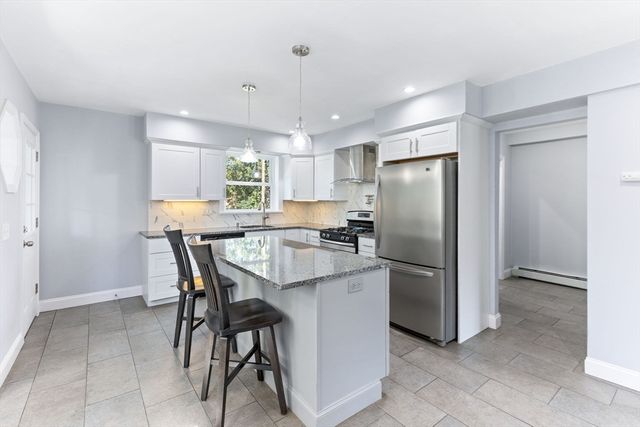 32 Cottage St, Taunton, MA 02780