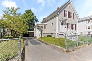 32 Cottage St, Taunton, MA 02780