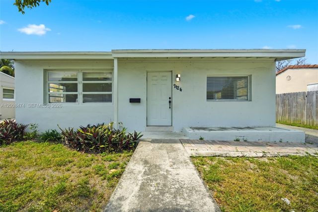 2124 Taylor St, Hollywood, FL 33020
