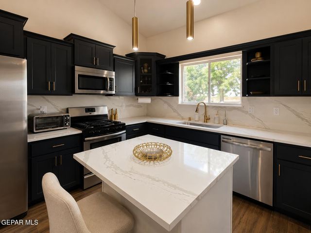 836 SUNSET PARK Drive, El Paso, TX 79932