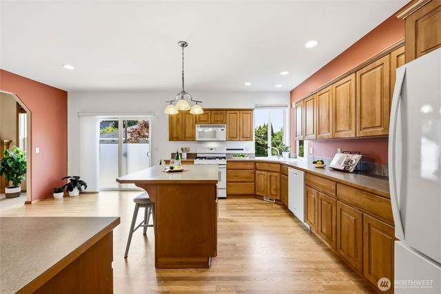 1381 NE Amber Court, Poulsbo, WA 98370