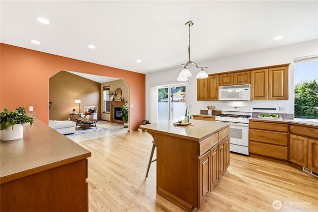 1381 NE Amber Court, Poulsbo, WA 98370