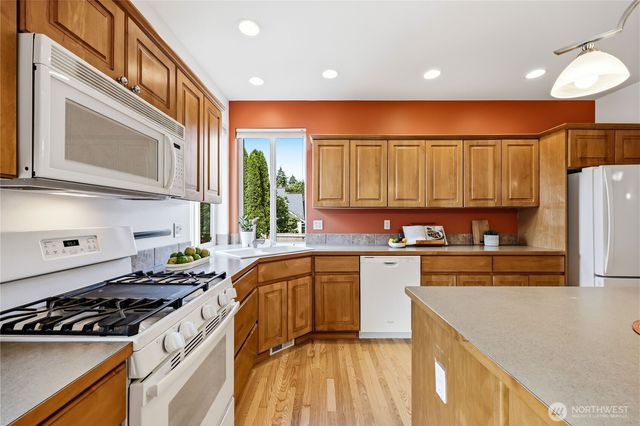 1381 NE Amber Court, Poulsbo, WA 98370