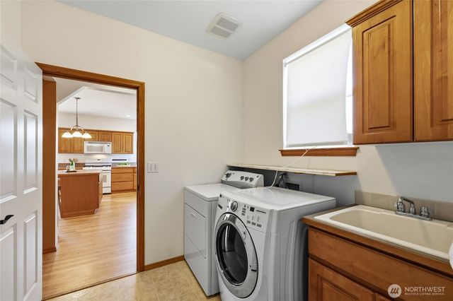 1381 NE Amber Court, Poulsbo, WA 98370