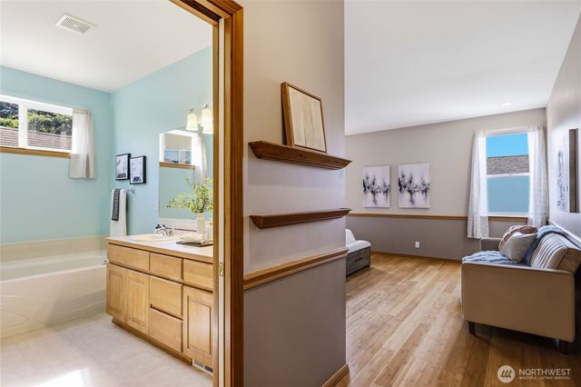 1381 NE Amber Court, Poulsbo, WA 98370