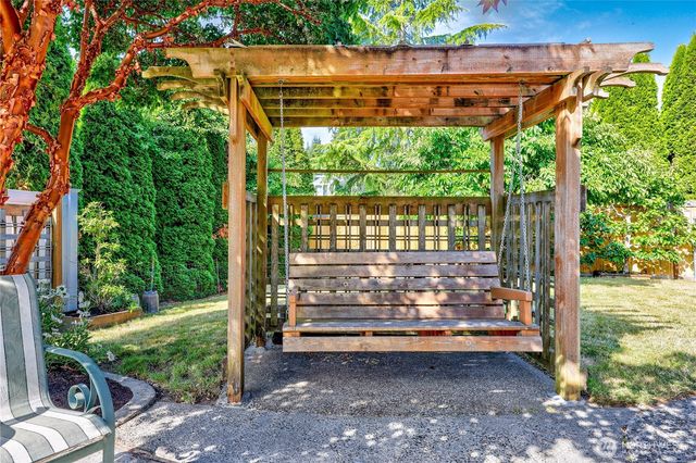 1381 NE Amber Court, Poulsbo, WA 98370