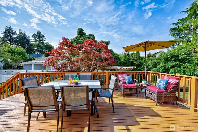 1381 NE Amber Court, Poulsbo, WA 98370