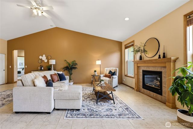 1381 NE Amber Court, Poulsbo, WA 98370