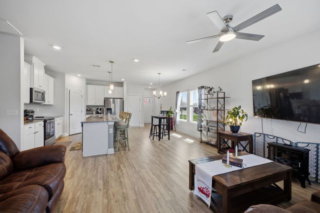 1013 McKee Ct, Columbia, TN 38401