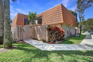 1532 W Harmony Lake Circle, Davie, FL 33324