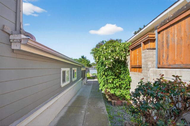 5442 San Onofre Ter, San Diego, CA 92114