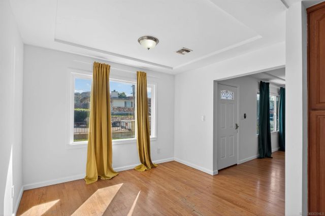 5442 San Onofre Ter, San Diego, CA 92114