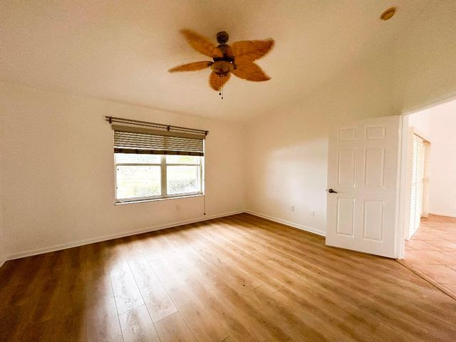 10638 Lake Shore Drive, Wellington, FL 33414