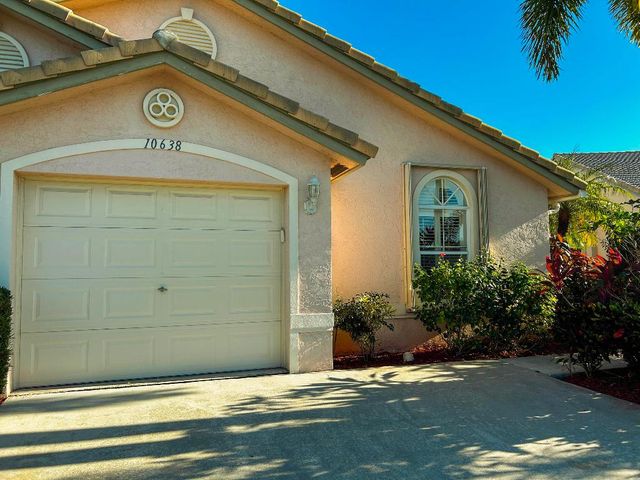 10638 Lake Shore Drive, Wellington, FL 33414