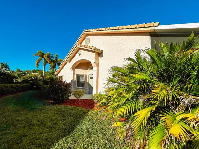 10638 Lake Shore Drive, Wellington, FL 33414