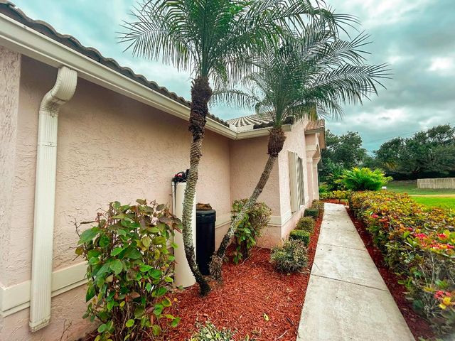 10638 Lake Shore Drive, Wellington, FL 33414