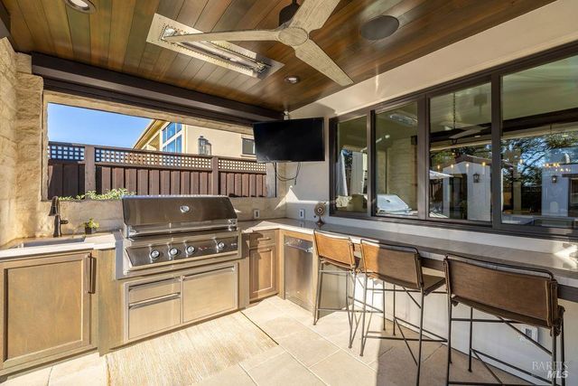 3981 Parker Hill Rd, Santa Rosa, CA 95404