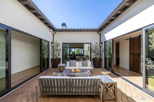 3981 Parker Hill Rd, Santa Rosa, CA 95404