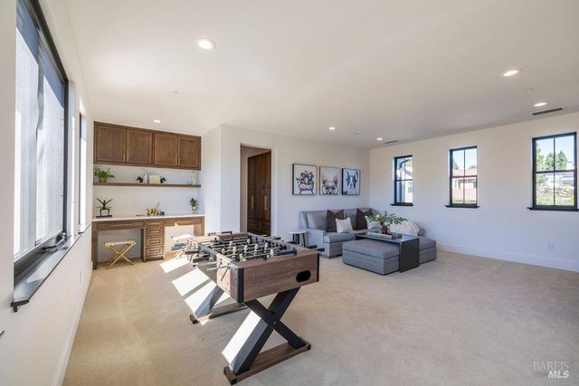 3981 Parker Hill Rd, Santa Rosa, CA 95404