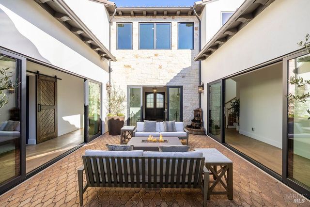 3981 Parker Hill Rd, Santa Rosa, CA 95404