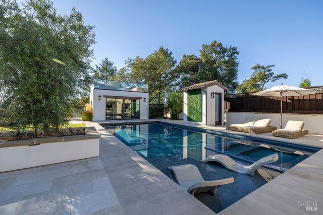 3981 Parker Hill Rd, Santa Rosa, CA 95404